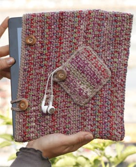 https://imgix.familiejournal.dk/media/websites/familiejournalen-dot-dk/website/handarbejde/hakling/2013/01/01-haeklet-ipad-280.jpg