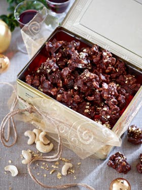 https://imgix.familiejournal.dk/media/websites/familiejournalen-dot-dk/website/jul/1-julemad/2012/12/50-guldstykker-280.jpg