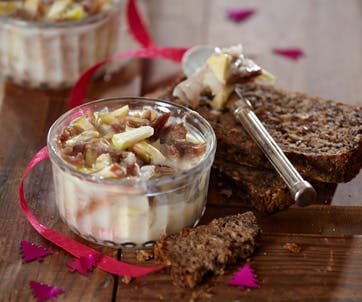 https://imgix.familiejournal.dk/media/websites/familiejournalen-dot-dk/website/jul/1-julemad/2012/12/52-andesylte-med-aebler-362.jpg