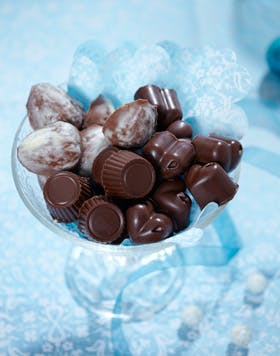 Fyldte chokolader med orangetrøffel 