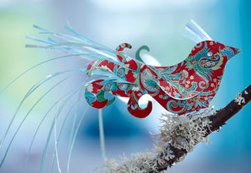 https://imgix.familiejournal.dk/media/websites/familiejournalen-dot-dk/website/jul/1-julepynt/2012/48-papirfugl-362.jpg