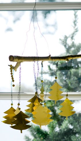https://imgix.familiejournal.dk/media/websites/familiejournalen-dot-dk/website/jul/1-julepynt/2012/48-t-granuro-280.jpg