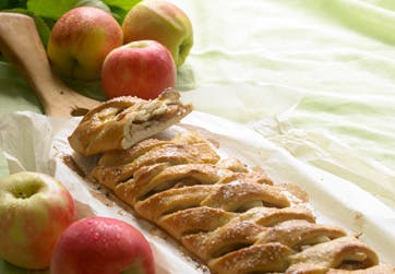 https://imgix.familiejournal.dk/media/websites/familiejournalen-dot-dk/website/mad/bagvark/2012/10/40-kanelstang-362.jpg