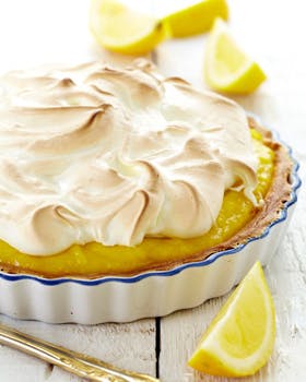 Klassisk syrlig citrontærte med sprød marengs