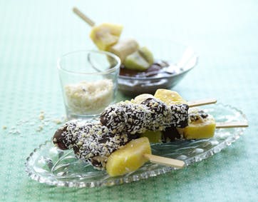 https://imgix.familiejournal.dk/media/websites/familiejournalen-dot-dk/website/mad/desserter/2012/08/33-frugtis-362.jpg