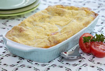 https://imgix.familiejournal.dk/media/websites/familiejournalen-dot-dk/website/mad/hovedretter/2012/11/45-lasagne-362.jpg
