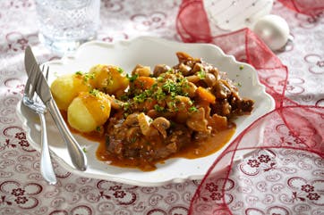 https://imgix.familiejournal.dk/media/websites/familiejournalen-dot-dk/website/mad/slankemad/slankemad/2012/12/51-osso-buco-med-groent-drys-362.jpg