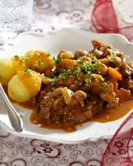 https://imgix.familiejournal.dk/media/websites/familiejournalen-dot-dk/website/mad/slankemad/slankemad/2012/12/51-osso-buco-med-groent-drys-362.jpg