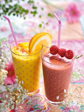 https://imgix.familiejournal.dk/media/websites/familiejournalen-dot-dk/website/mad/slankemad/slankemad/2012/lavkarbo/08/34-hindbaer-hyldest-og-vitamin-kick-280.jpg