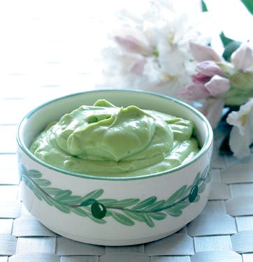 https://imgix.familiejournal.dk/media/websites/familiejournalen-dot-dk/website/mad/smat-men-godt/2012/05/22-avocado-mojo-med-ingefaer-362.jpg