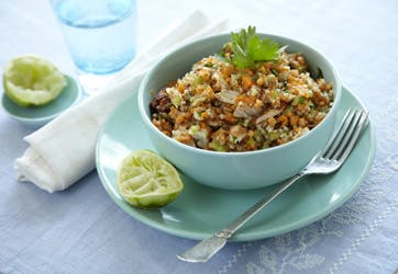 https://imgix.familiejournal.dk/media/websites/familiejournalen-dot-dk/website/mad/smat-men-godt/2012/08/35-grov-bulgursalat-362.jpg