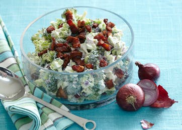 https://imgix.familiejournal.dk/media/websites/familiejournalen-dot-dk/website/mad/smat-men-godt/2012/11/46-raa-broccolisalat-362.jpg