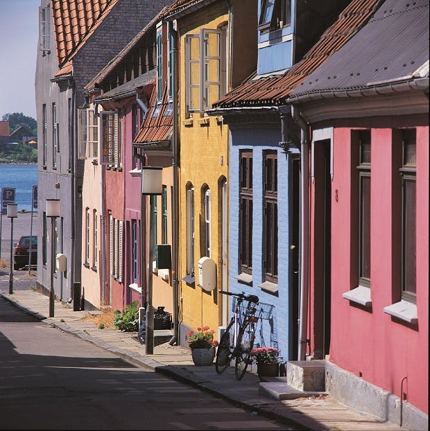 På rejsen bor vi i Nykøbing Falster - en hyggelig købstad, der har spillet en vigtig rolle i Danmarks historie. 