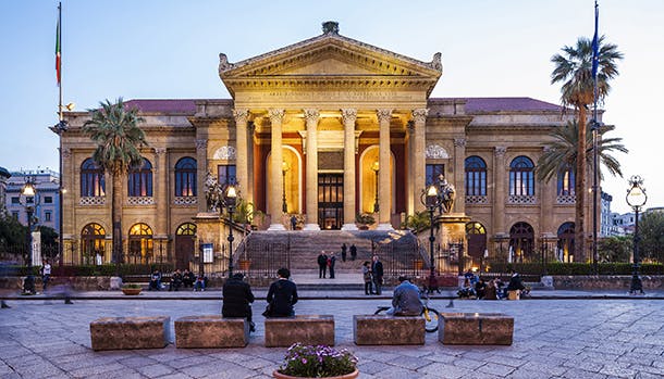 Operahuset Teatro Massimo på Piazza Verdi i Palermo.