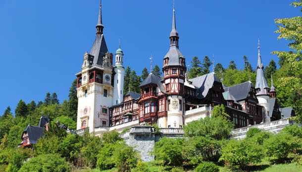 Se det smukke Peleș Slot, der ligger i Transsylvanien.