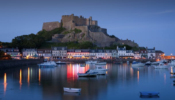 Øen Jersey i Den Engelske Kanal er i tidevandets vold