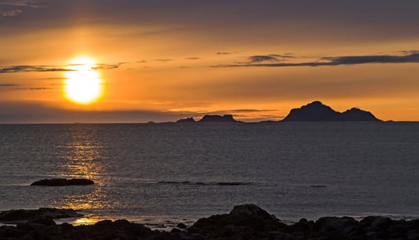 Solen skinner døgnet rundt fra maj til august i det nordlige Norge.
