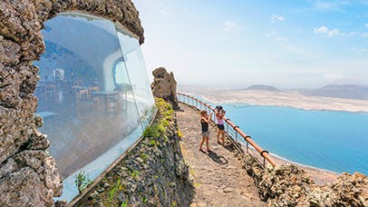 Lanzarote byder på barsk, men smuk natur og er en favorit for mange, der rejser til De Kanariske Øer